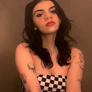 Meet your Posher, Leah